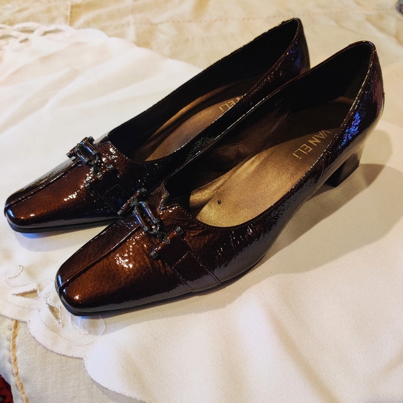 VANEli Patent leather 8.5w Heels. - Picture 1 of 3